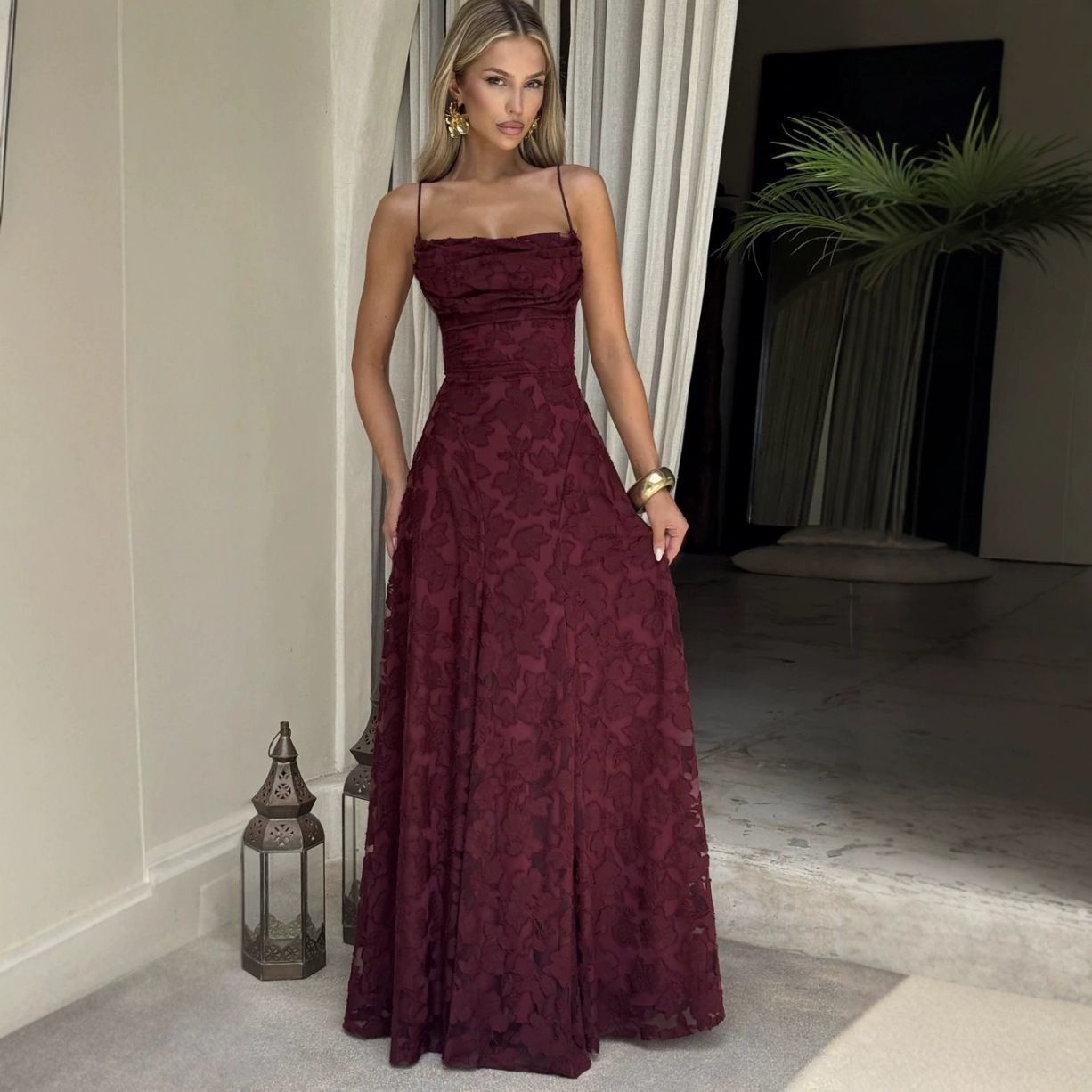 Elegantes Spitzen-Maxikleid für Damen – Ärmelloses Abendkleid mit floraler Spitze