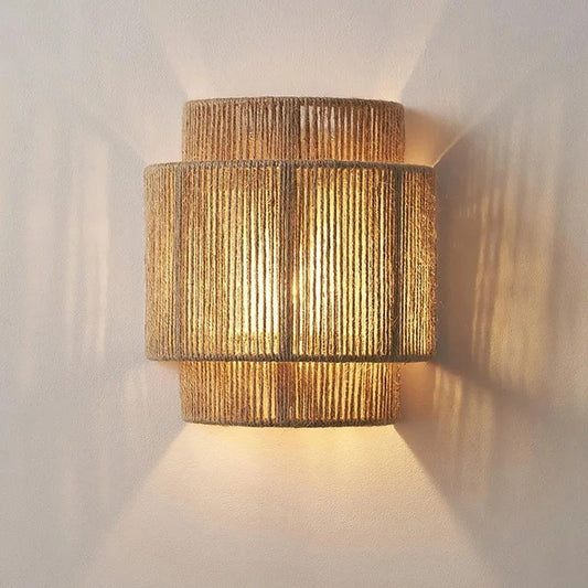Ropelia - Wandleuchte aus Rattan-Seil