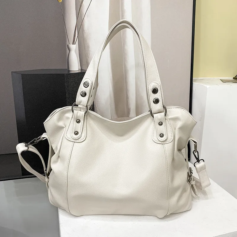 Marine - Große Handtasche aus weichem Leder