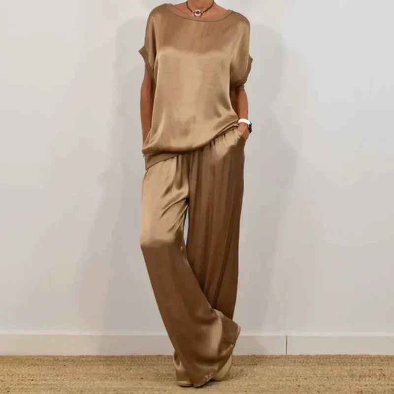 Elegantes Lounge-Set für Damen mit Weit geschnittener Hose & Fließendem Stoff
