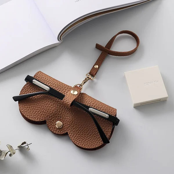 Elegantes Brillenetui aus Leder für Damen – Kompakte Sonnenbrillen Tasche mit Schlaufe & Schutz