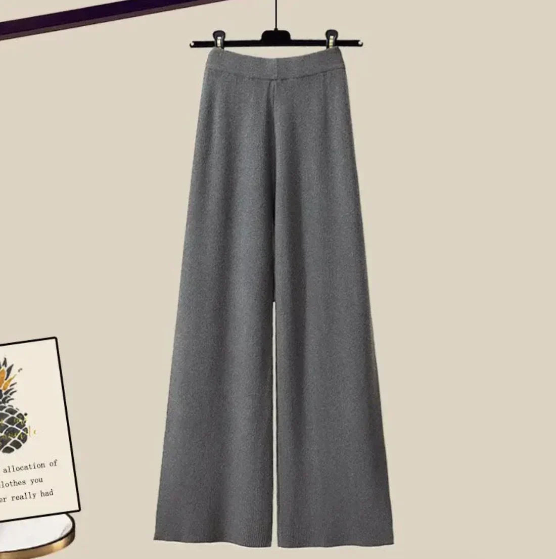 Elegantes 3-teiliges Outfit Set für Damen mit weiter Hose Bluse und modernem Crop Pullover