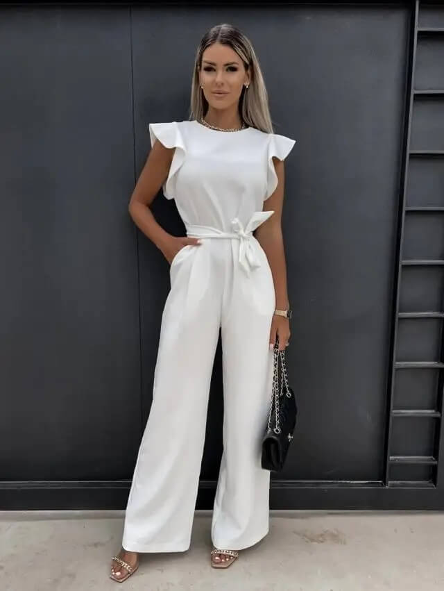 Noélia - Maxi-Overall aus Satin mit kurzen Ärmeln, welligen Schultern, Stehkragen, Taillengürtel und weitem Hosenbein