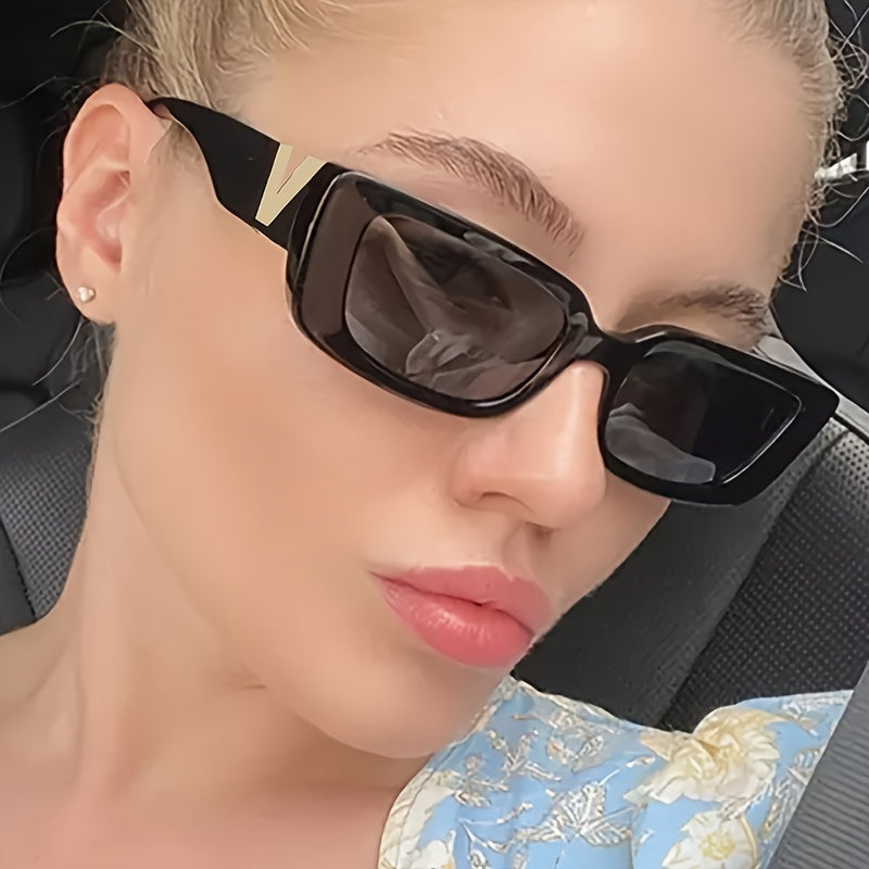 Schmale Retro Sonnenbrille mit UV-Schutz für Damen – Elegante Statement Shades mit Metall-Detail