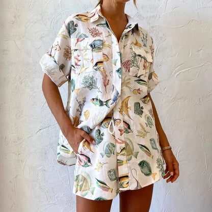 Vivienne - Elegantes und Leichtes Sommerensemble aus Leinen mit Fischmuster, bestehend aus einem Kurzarmhemd und einer hochgeschnittenen Shorts für Damen