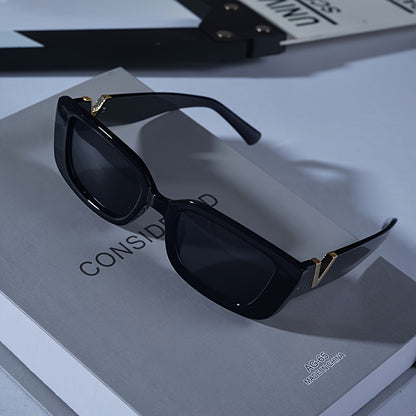 Schmale Retro Sonnenbrille mit UV-Schutz für Damen – Elegante Statement Shades mit Metall-Detail