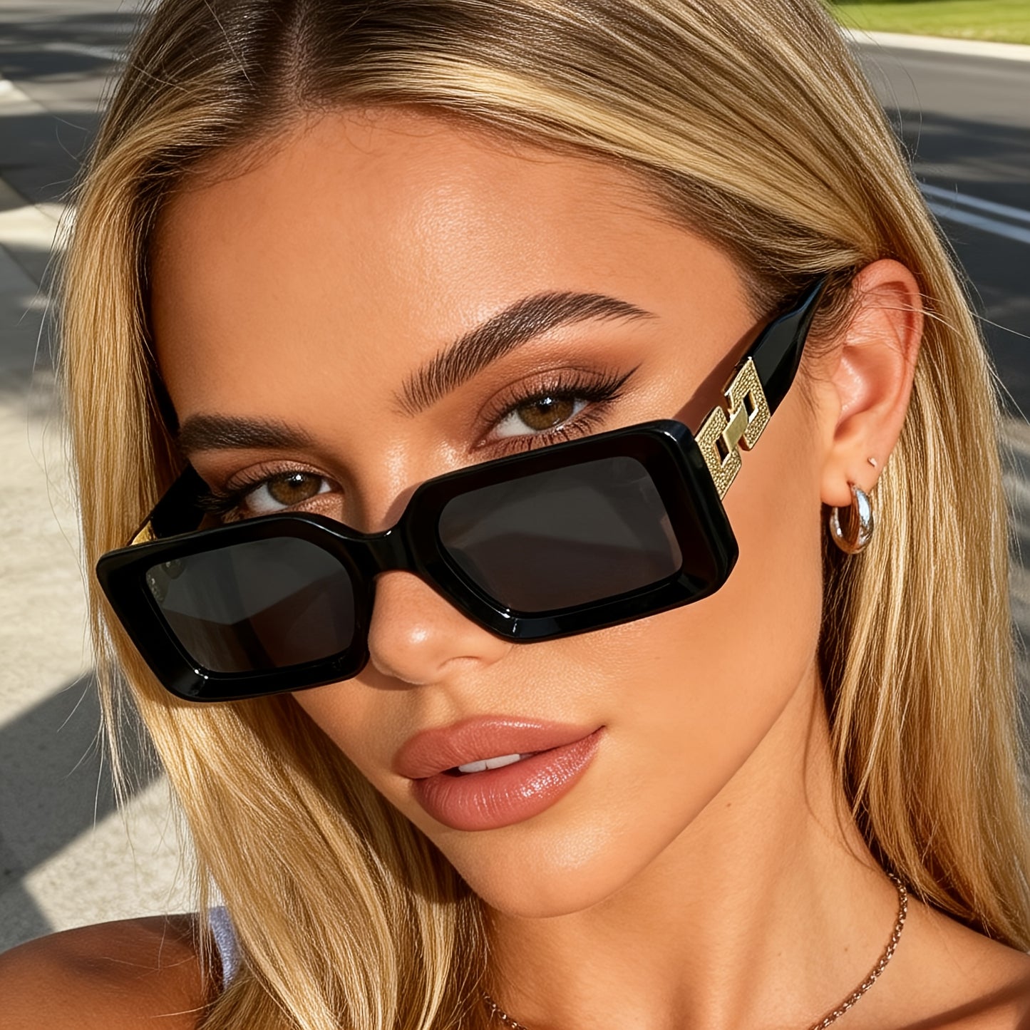 Luxuriöse Rechteck Sonnenbrille für Damen mit Gold-Detail – UV400 Schutz & Eleganter Retro Style