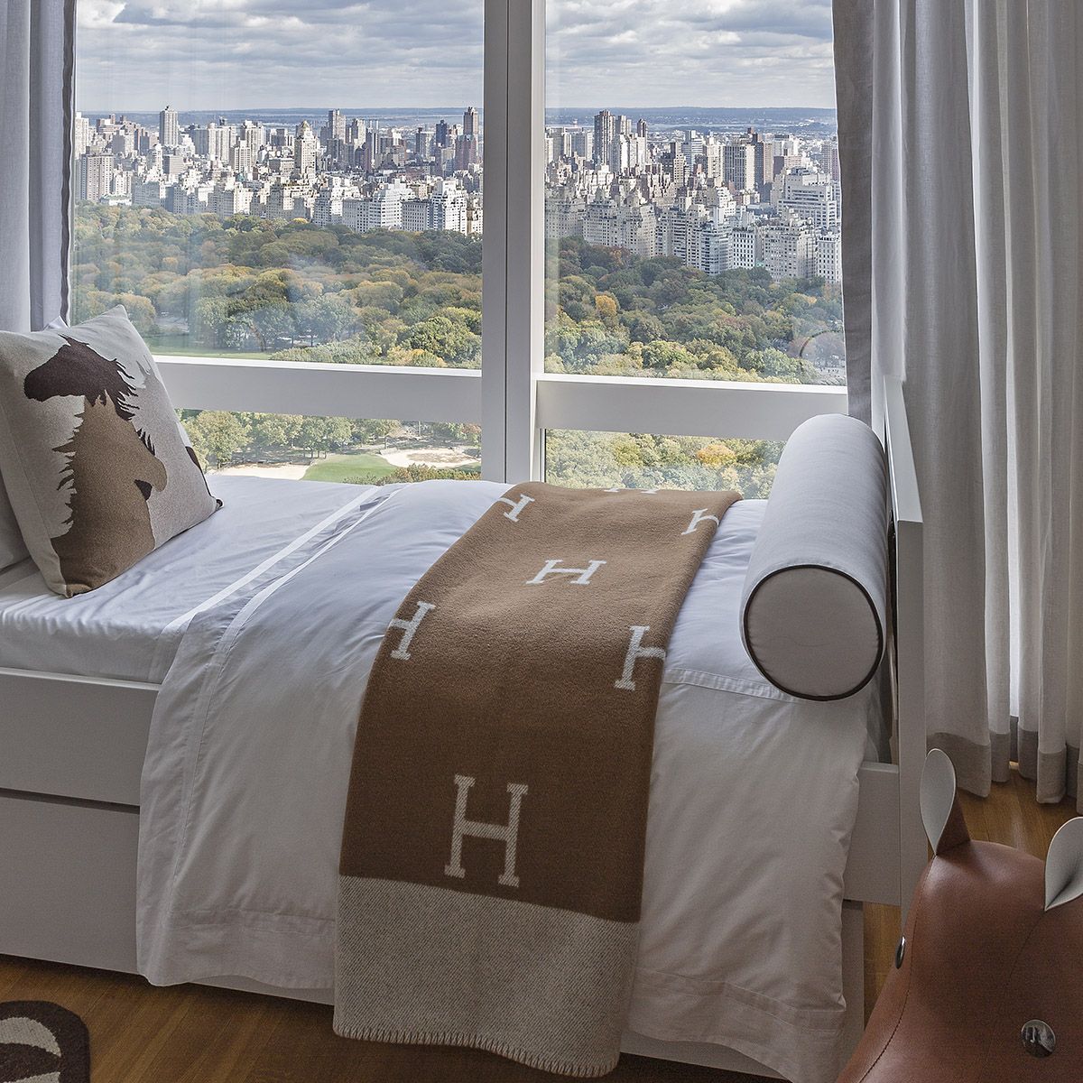 Luxuriöse Designer Wohndecke mit H-Muster – Weiche Kuscheldecke für Sofa & Bett