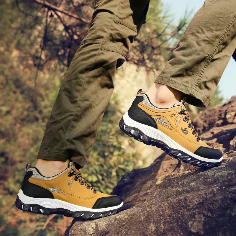 Robuste Outdoor Wanderschuhe für Herren mit rutschfester Sohle