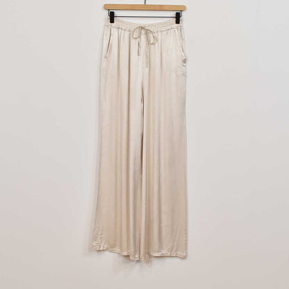 Rosalique - Satin Chic Ensemble – Fließendes Oberteil & Weite Hose