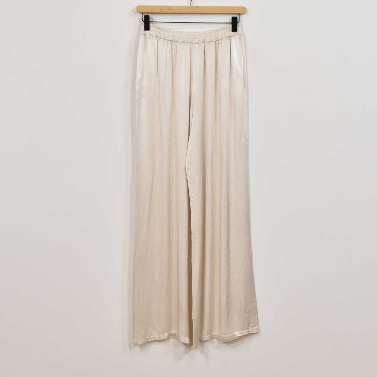 Rosalique - Satin Chic Ensemble – Fließendes Oberteil & Weite Hose