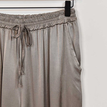Rosalique - Satin Chic Ensemble – Fließendes Oberteil & Weite Hose