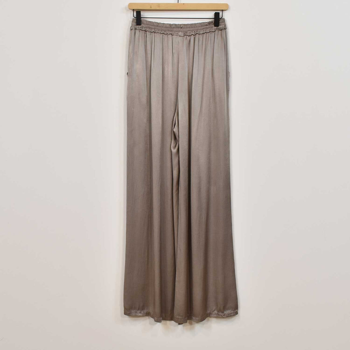 Rosalique - Satin Chic Ensemble – Fließendes Oberteil & Weite Hose