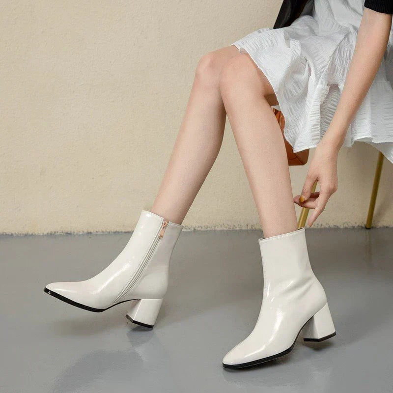 Saga - Stiefeletten für Damen aus weichem Lackleder