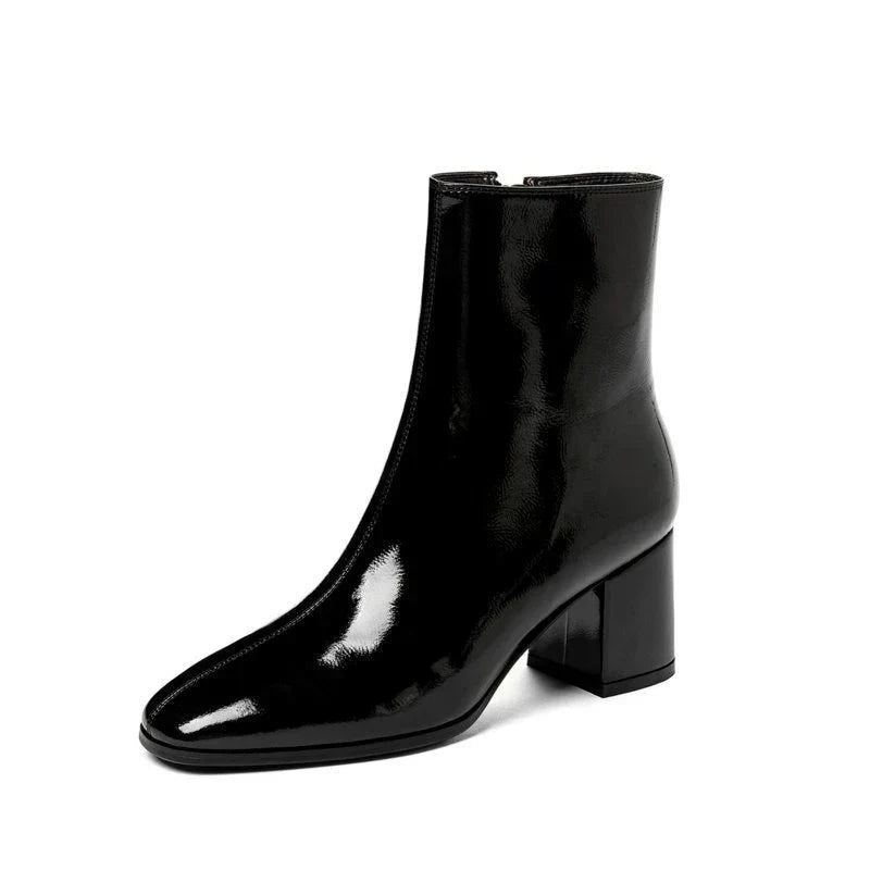 Saga - Stiefeletten für Damen aus weichem Lackleder