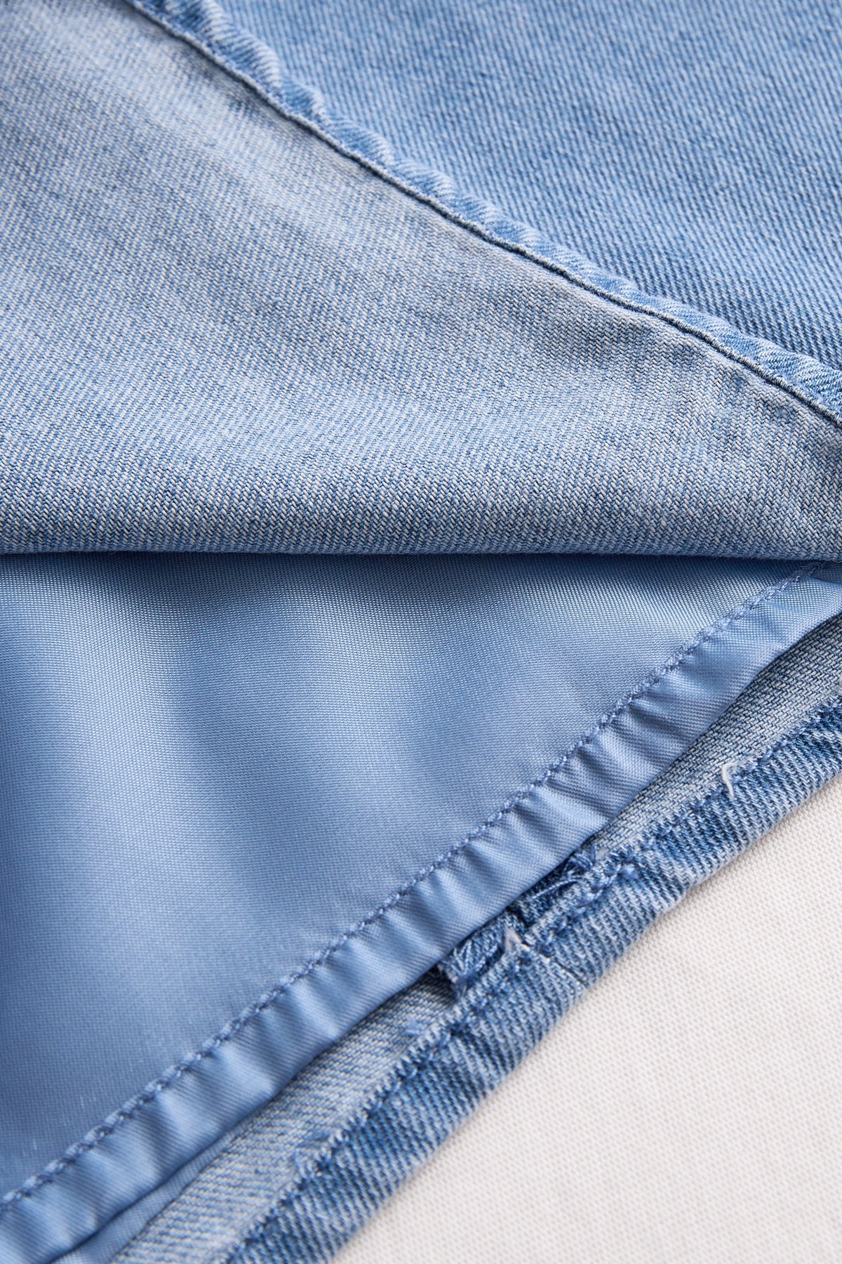 Clémence - Ärmellose Bluse mit Halterkragen und Knoten-Detail für Frauen