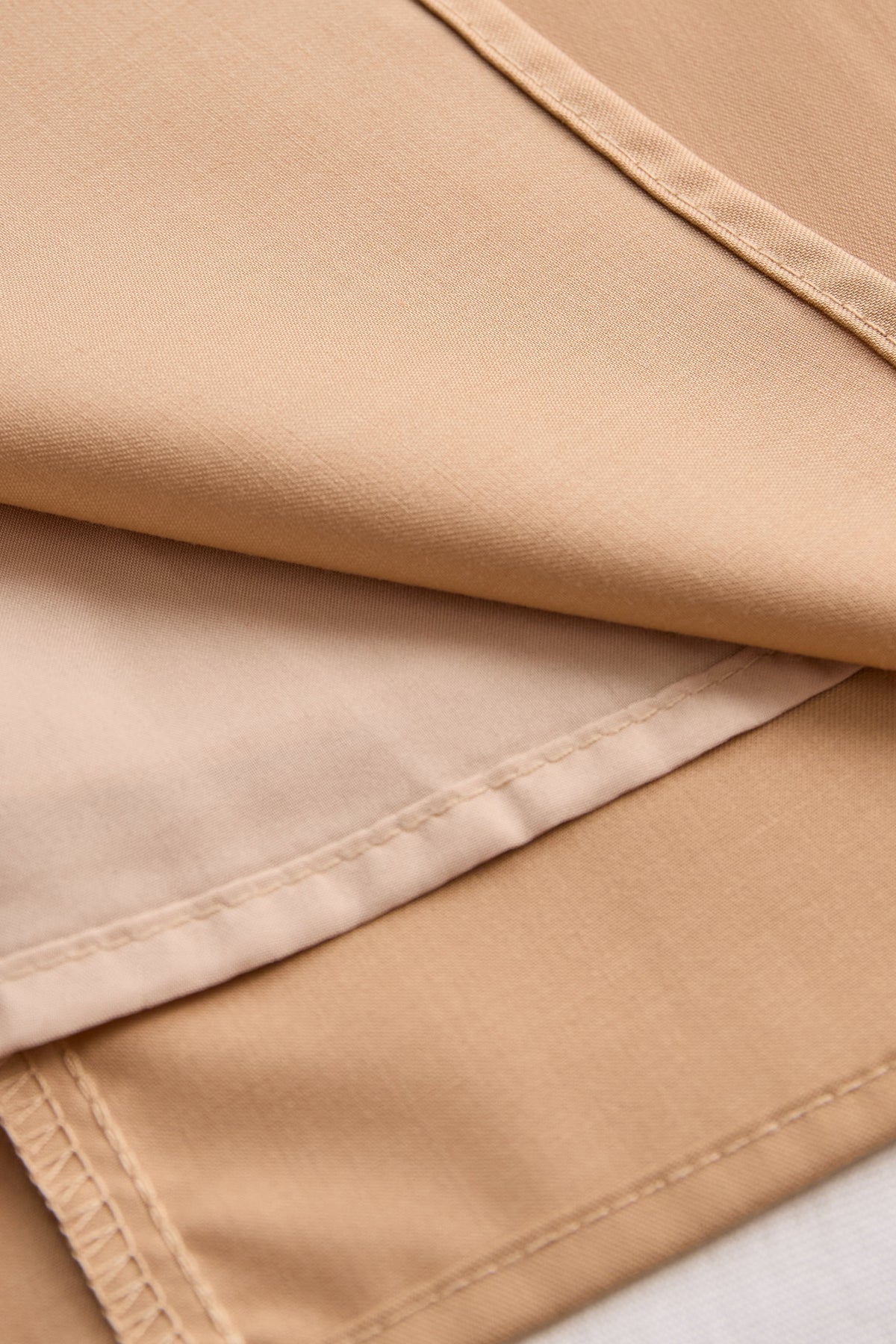 Clémence - Ärmellose Bluse mit Halterkragen und Knoten-Detail für Frauen