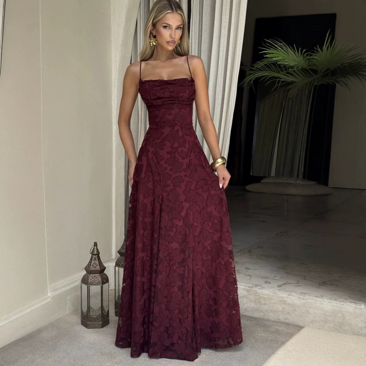 Elegantes Spitzen-Maxikleid für Damen – Ärmelloses Abendkleid mit floraler Spitze