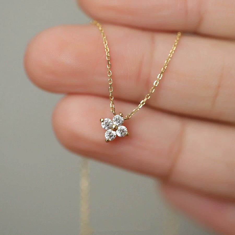 Zarte Damen Halskette mit Blumen-Anhänger & Zirkonia – Eleganter Goldschmuck