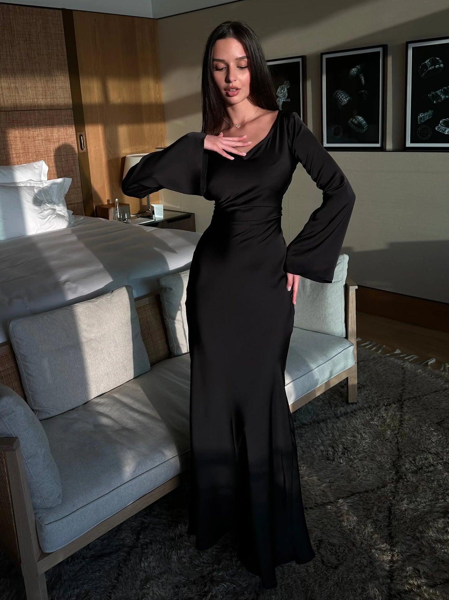 Elegantes Maxikleid mit Glockenärmeln für Damen – Figurbetontes Abendkleid mit Bindegürtel