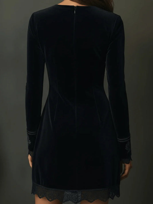 Giraline - Kurzes Retro-Kleid aus schwarzem Samt mit Spitzenbordüre