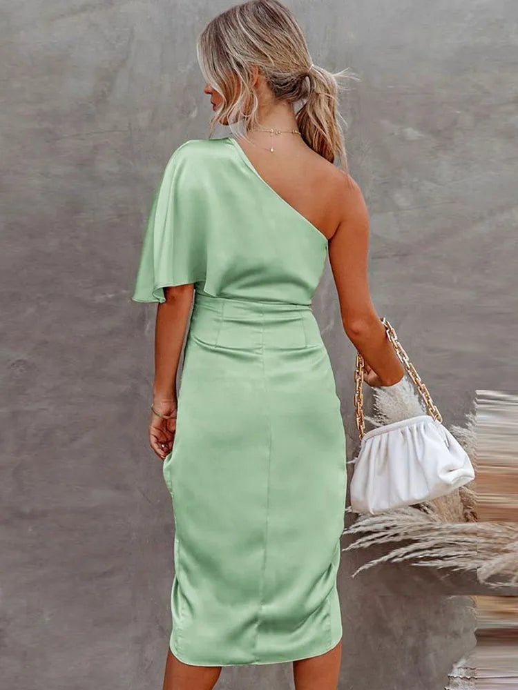 Elegantes One-Shoulder Midikleid mit Satin-Finish für Damen – Figurbetontes Abendkleid mit asymmetrischem Schnitt