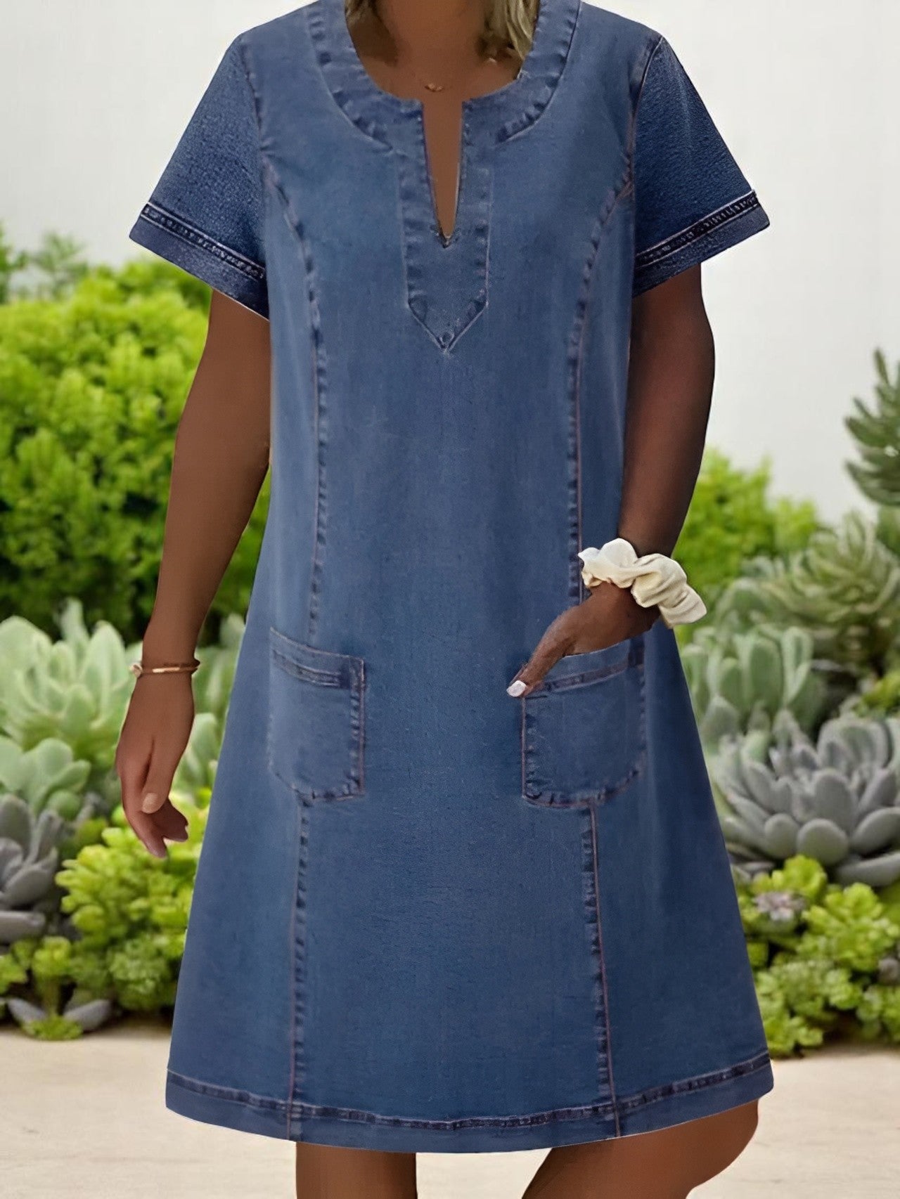 Jeanskleid mit V-Ausschnitt für Damen – Lässiges Kurzarmkleid mit Taschen & Komfortabler Passform