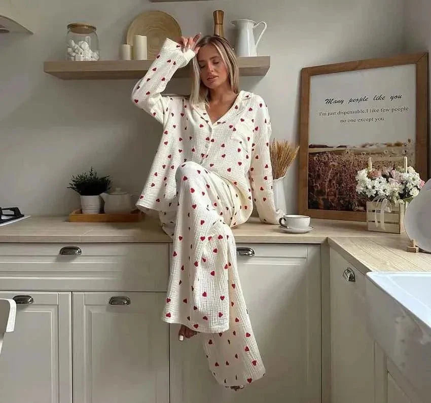 Herzprint Pyjama Set für Damen – Weiches Loungewear Nachtwäsche Set mit weitem Bein