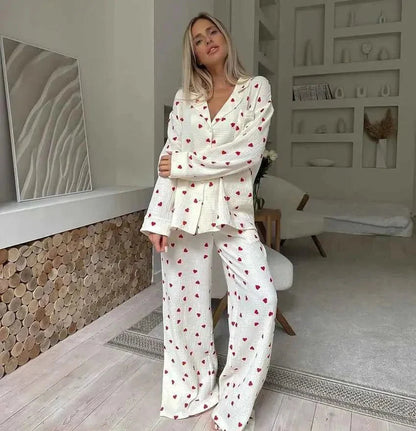 Herzprint Pyjama Set für Damen – Weiches Loungewear Nachtwäsche Set mit weitem Bein