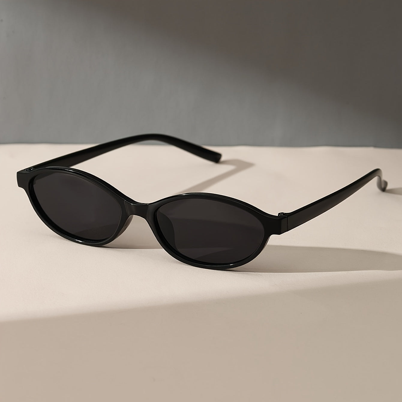 Schmale Vintage Sonnenbrille mit UV400 Schutz für Damen – Elegante Slim Shades in Braun & Schwarz