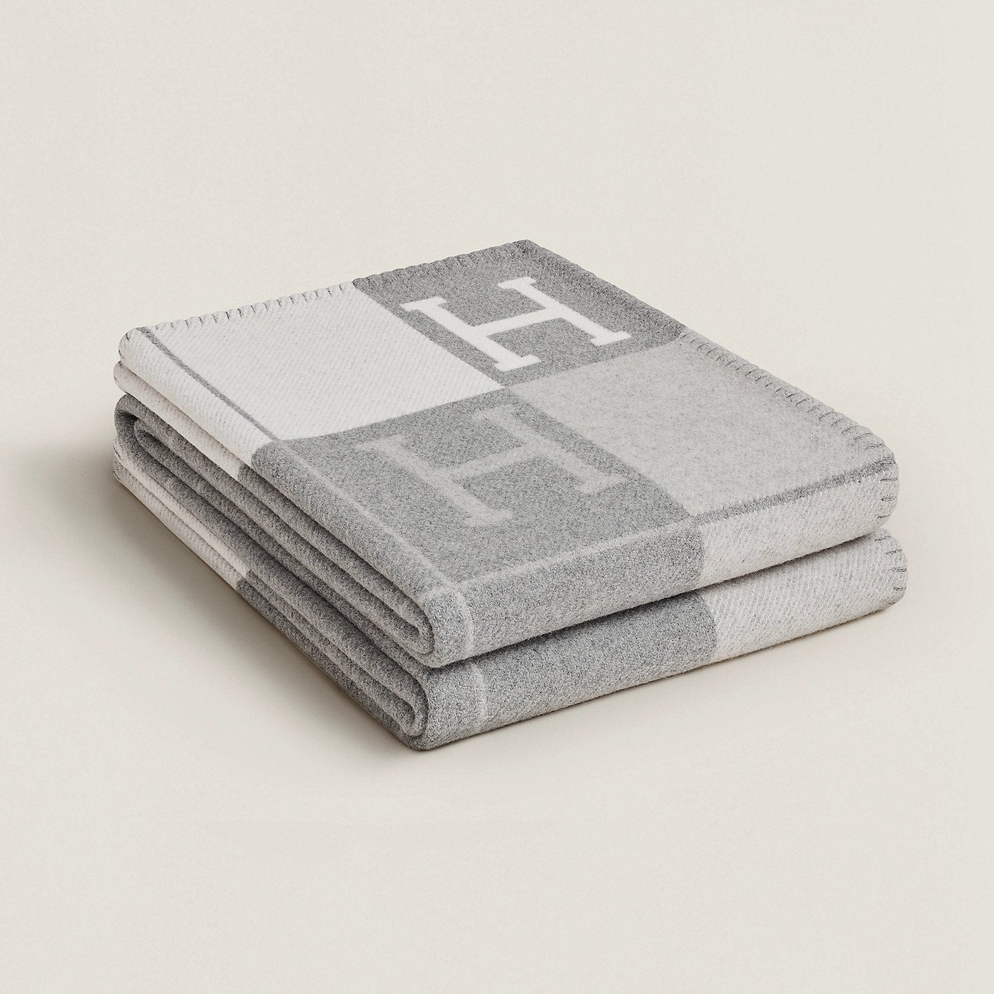 Luxuriöse Designer Wohndecke mit H-Muster – Weiche Kuscheldecke für Sofa & Bett
