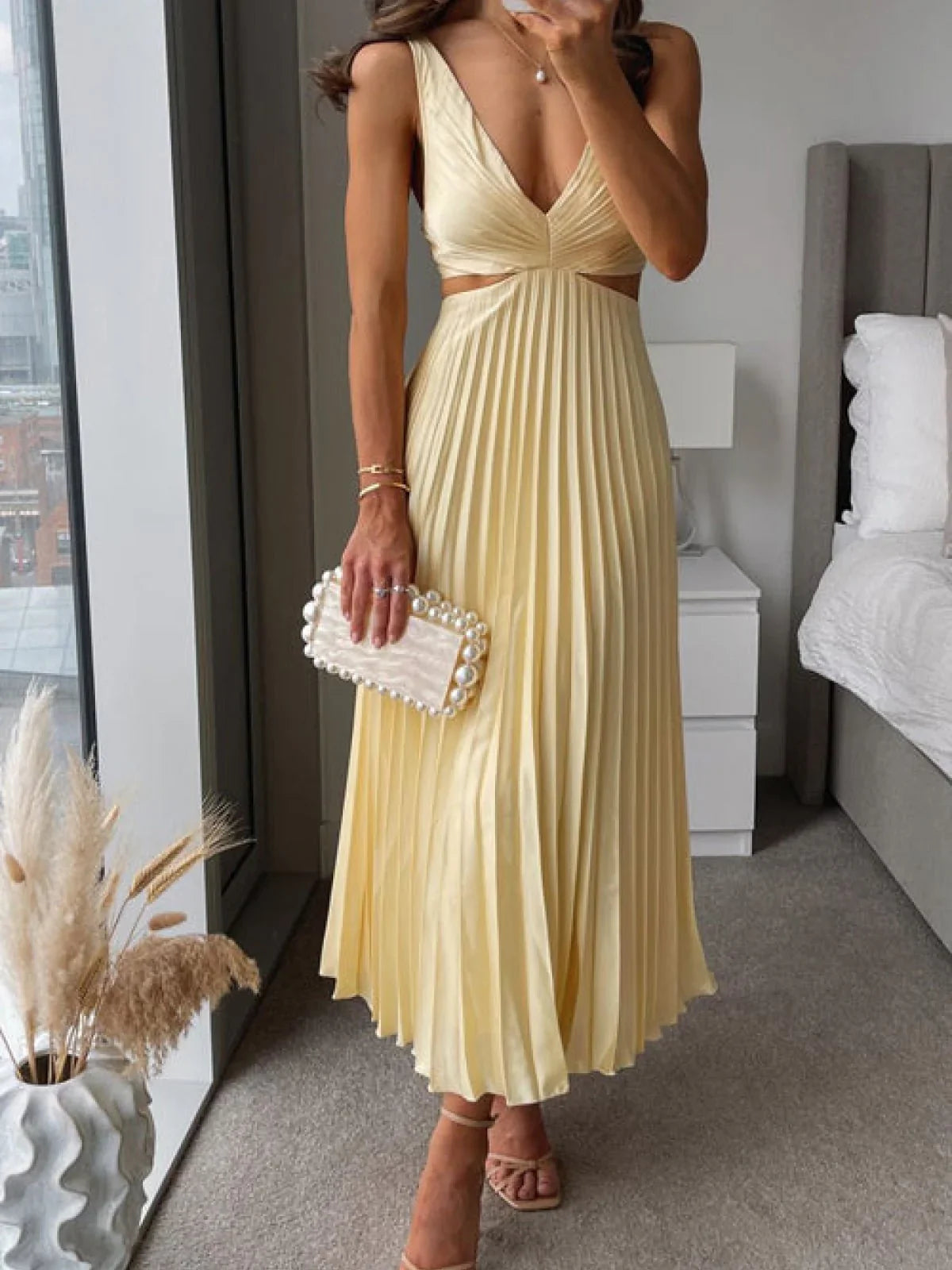 Elegantes Midi Kleid für Damen mit Plissee Rock & Taillenausschnitt – Femininer Sommer Look