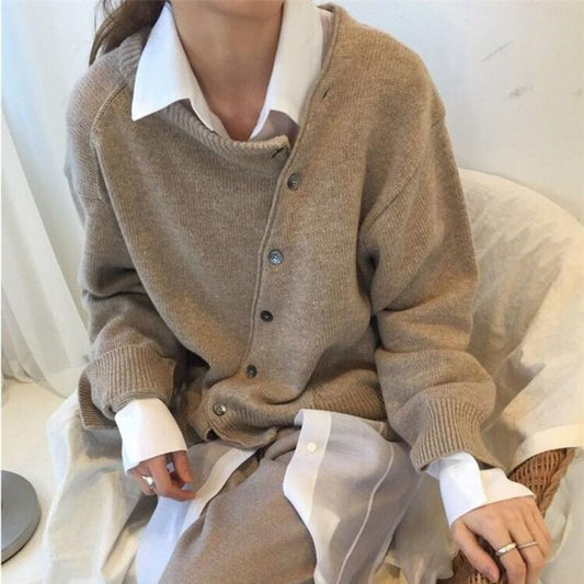 Capysse - Luxuriöse Weste aus weicher Kaschmir für Frauen mit asymmetrischen Knopfdetails