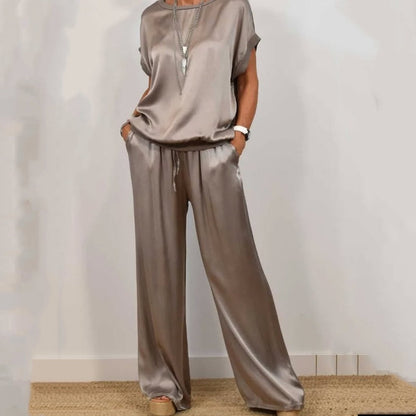 Elegantes Lounge-Set für Damen mit Weit geschnittener Hose & Fließendem Stoff