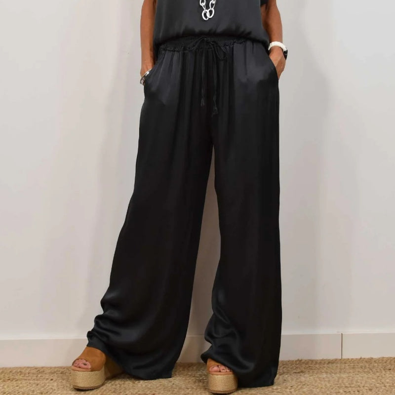 Elegantes Lounge-Set für Damen mit Weit geschnittener Hose & Fließendem Stoff