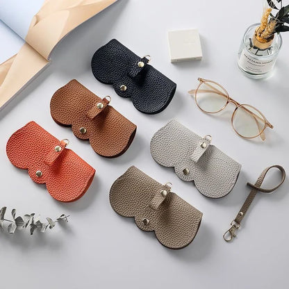 Elegantes Brillenetui aus Leder für Damen – Kompakte Sonnenbrillen Tasche mit Schlaufe & Schutz