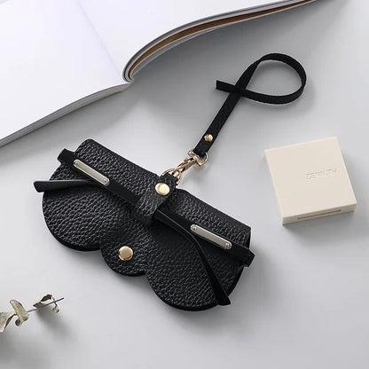 Elegantes Brillenetui aus Leder für Damen – Kompakte Sonnenbrillen Tasche mit Schlaufe & Schutz
