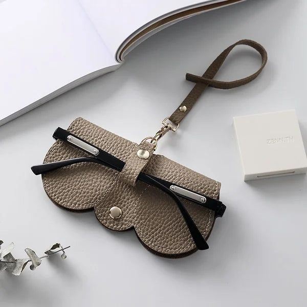 Elegantes Brillenetui aus Leder für Damen – Kompakte Sonnenbrillen Tasche mit Schlaufe & Schutz