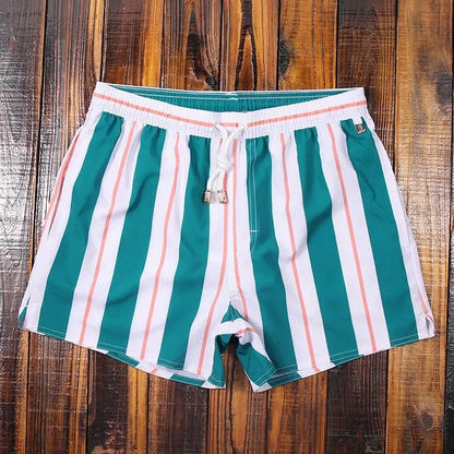 Gestreifte Badehose für Herren – Schnelltrocknende Swim Shorts im modernen Sommer Look